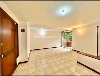 Apartamento de 3 alcobas en venta en La Aguacatala, Medellín, 79 m² · foto 2 de 9