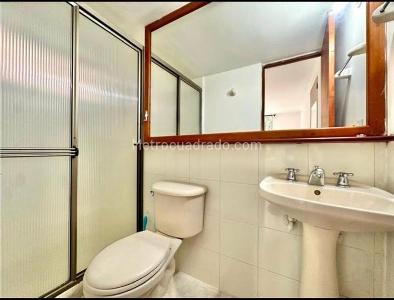 Apartamento de 3 alcobas en venta en La Aguacatala, Medellín, 79 m² · foto 4 de 9