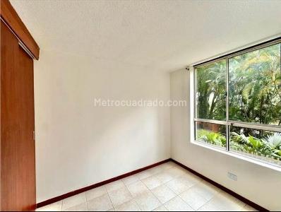 Apartamento de 3 alcobas en venta en La Aguacatala, Medellín, 79 m² · foto 5 de 9