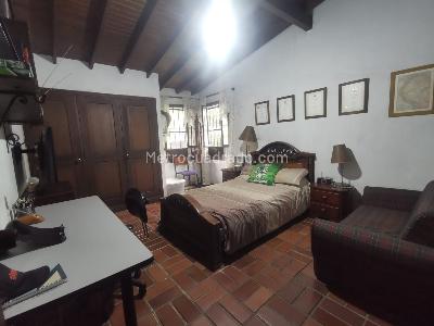 Casa de 5 alcobas en venta en La Aguacatala, Medellín, 490 m² · foto 12 de 20