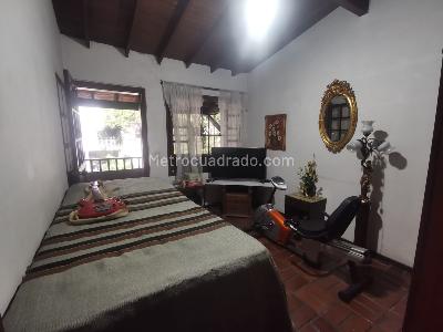 Casa de 5 alcobas en venta en La Aguacatala, Medellín, 490 m² · foto 16 de 20