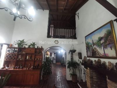 Casa de 5 alcobas en venta en La Aguacatala, Medellín, 490 m² · foto 19 de 20