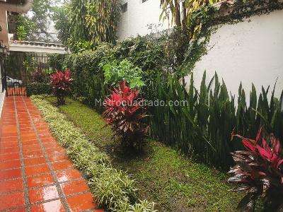 Casa de 5 alcobas en venta en La Aguacatala, Medellín, 490 m² · foto 2 de 20