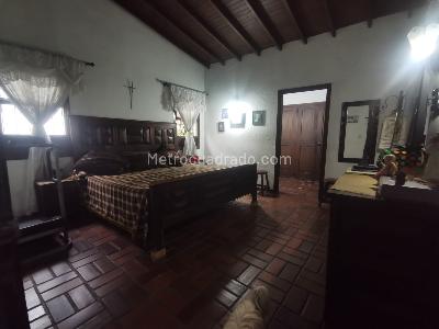 Casa de 5 alcobas en venta en La Aguacatala, Medellín, 490 m² · foto 3 de 20