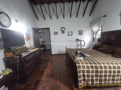 Casa de 5 alcobas en venta en La Aguacatala, Medellín, 490 m² · foto 5 de 20