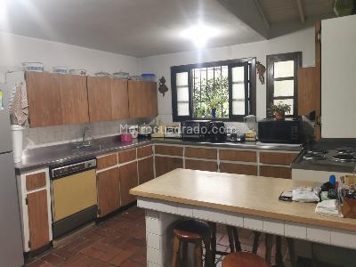Casa de 5 alcobas en venta en La Aguacatala, Medellín, 490 m² · foto 8 de 20