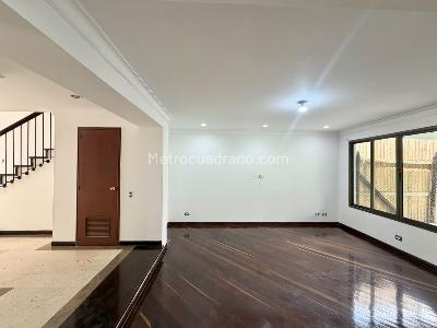 Casa de 4 alcobas en venta en Alto De Las Palmas, Medellín, 270 m² · foto 4 de 10