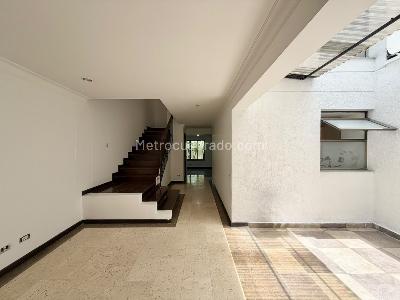 Casa de 4 alcobas en venta en Alto De Las Palmas, Medellín, 270 m² · foto 2 de 10