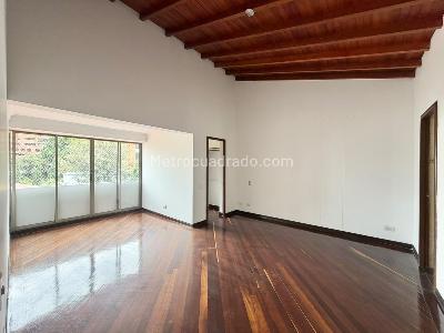 Casa de 4 alcobas en venta en Alto De Las Palmas, Medellín, 270 m² · foto 3 de 10