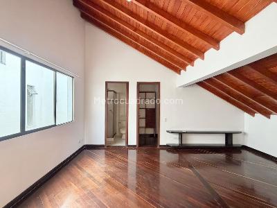 Casa de 4 alcobas en venta en Alto De Las Palmas, Medellín, 270 m² · foto 5 de 10