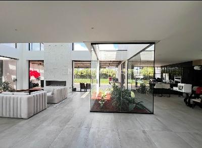 Casa de 5 alcobas en venta en Llano Grande, Rionegro, 800 m² · foto 2 de 11