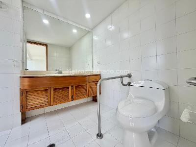 Apartamento de 4 alcobas en venta en La Florida, Medellín, 195 m² · foto 17 de 18