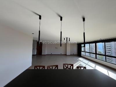 Apartamento de 4 alcobas en venta en Las Santas, Medellín, 182 m² · foto 2 de 17