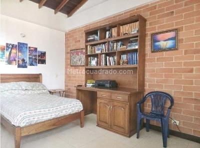 Casa de 5 alcobas en venta en Cañaveralejo, Sabaneta, 296 m² · foto 13 de 20