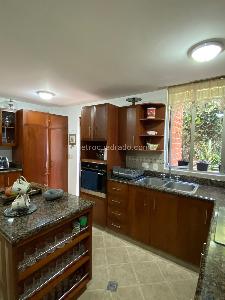 Casa de 5 alcobas en venta en Los Alcazares, Sabaneta, 225 m² · foto 11 de 20