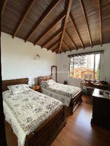Casa de 5 alcobas en venta en Los Alcazares, Sabaneta, 225 m² · foto 16 de 20