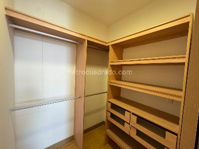 Apartamento de 3 alcobas en arriendo en Loma De Los Parra, Medellín, 170 m² · foto 16 de 20