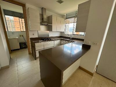 Apartamento de 3 alcobas en arriendo en Loma De Los Parra, Medellín, 170 m² · foto 2 de 20