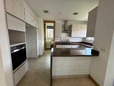 Apartamento de 3 alcobas en arriendo en Loma De Los Parra, Medellín, 170 m² · foto 3 de 20