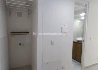 Apartamento de 1 alcoba en venta en Alamos Norte, Bogotá, 30 m² · foto 8 de 18