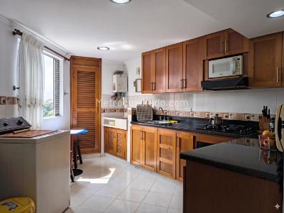 Apartamento de 3 alcobas en venta en Lorena, Medellín, 105 m² · foto 6 de 20