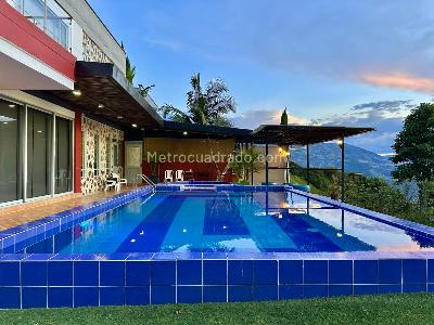Casa de 4 alcobas en arriendo en Norteamerica, Bello, 465 m² · foto 2 de 19