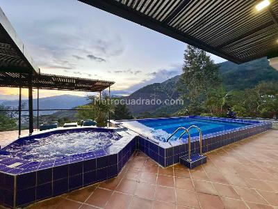 Casa de 4 alcobas en arriendo en Norteamerica, Bello, 465 m² · foto 3 de 19