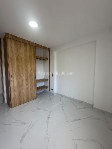 Apartamento de 3 alcobas en venta en Loma De Los Bernal, Medellín, 80 m² · foto 6 de 13