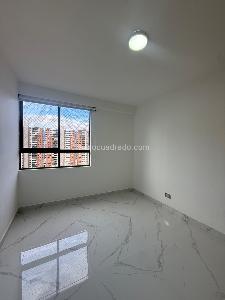 Apartamento de 3 alcobas en venta en Loma De Los Bernal, Medellín, 80 m² · foto 7 de 13