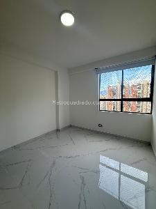 Apartamento de 3 alcobas en venta en Loma De Los Bernal, Medellín, 80 m² · foto 9 de 13
