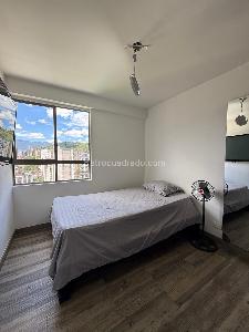 Apartamento de 2 alcobas en venta en Loma De Los Bernal, Medellín, 68 m² · foto 10 de 14