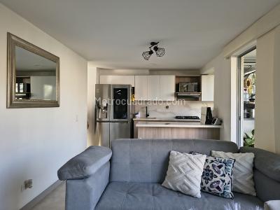 Apartamento de 3 alcobas en venta en La Cuenca, Envigado, 66 m² · foto 2 de 20