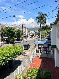 Casa de 5 alcobas en venta en El Cedro, Cali, 280 m² · foto 2 de 5
