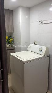 Apartamento de 4 alcobas en venta en Laureles, Medellín, 153 m² · foto 11 de 14