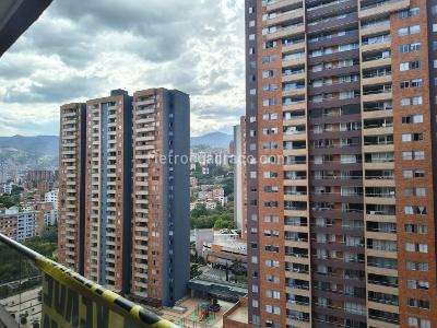 Apartamento de 3 alcobas en venta en Los Colores, Medellín, 78 m² · foto 2 de 15