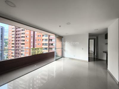 Apartamento de 3 alcobas en venta en Los Colores, Medellín, 78 m² · foto 3 de 15