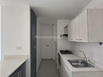 Apartamento de 3 alcobas en venta en Los Colores, Medellín, 78 m² · foto 5 de 15
