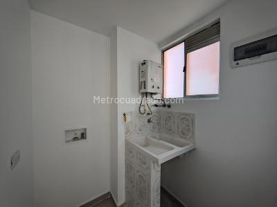 Apartamento de 3 alcobas en venta en Los Colores, Medellín, 78 m² · foto 6 de 15