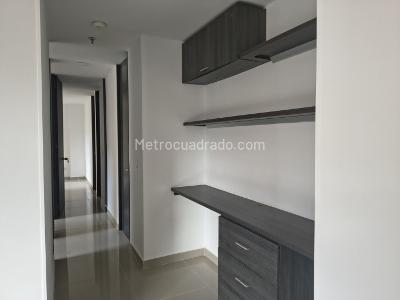 Apartamento de 3 alcobas en venta en Los Colores, Medellín, 78 m² · foto 10 de 15