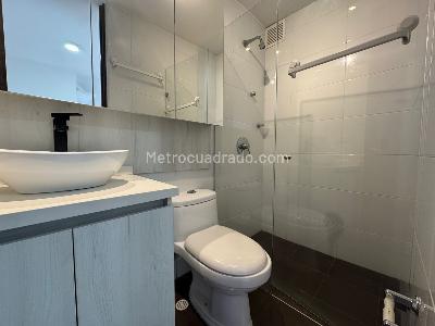 Apartamento de 3 alcobas en arriendo en El Poblado, Medellín, 117 m² · foto 15 de 18