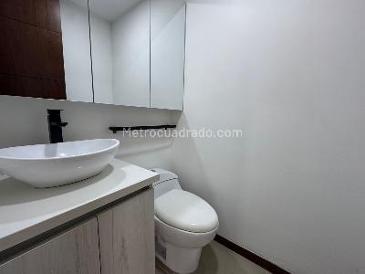 Apartamento de 3 alcobas en arriendo en El Poblado, Medellín, 117 m² · foto 16 de 18