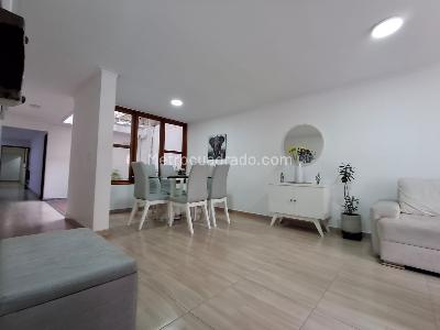 Apartamento en venta en La America, Medellín · foto 2 de 17