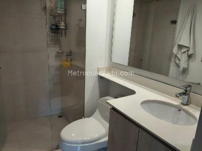 Apartamento de 2 alcobas en venta en Loma De Los Bernal, Medellín, 84 m² · foto 12 de 13