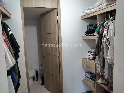 Apartamento de 2 alcobas en venta en Loma De Los Bernal, Medellín, 84 m² · foto 4 de 13