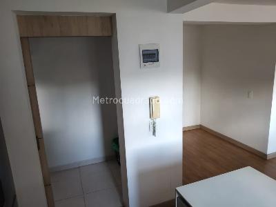 Apartamento de 2 alcobas en venta en Loma De Los Bernal, Medellín, 84 m² · foto 5 de 13