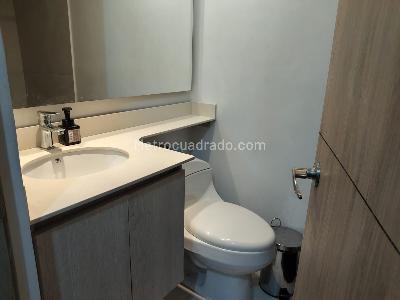 Apartamento de 2 alcobas en venta en Loma De Los Bernal, Medellín, 84 m² · foto 6 de 13