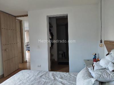 Apartamento de 2 alcobas en venta en Loma De Los Bernal, Medellín, 84 m² · foto 8 de 13