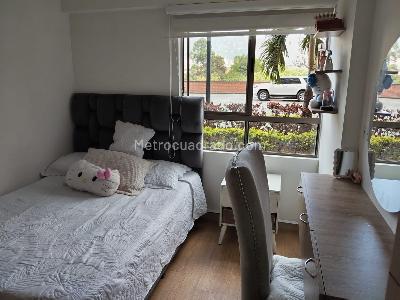 Apartamento de 2 alcobas en venta en Loma De Los Bernal, Medellín, 84 m² · foto 9 de 13