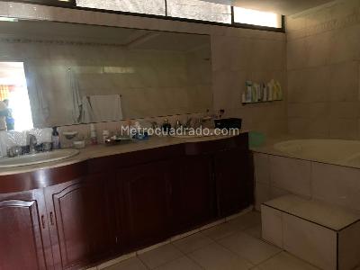 Casa de 5 alcobas en venta en Santa Monica Norte, Cali, 420 m² · foto 15 de 17