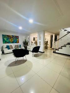 Casa de 5 alcobas en venta en Paseo De Los Almendros, Cali, 250 m² · foto 3 de 20